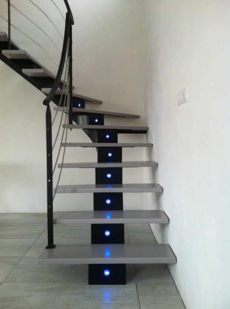Escalier limon central en cremaillere debillarde avec led integres - Escaliers - Quimper Brest