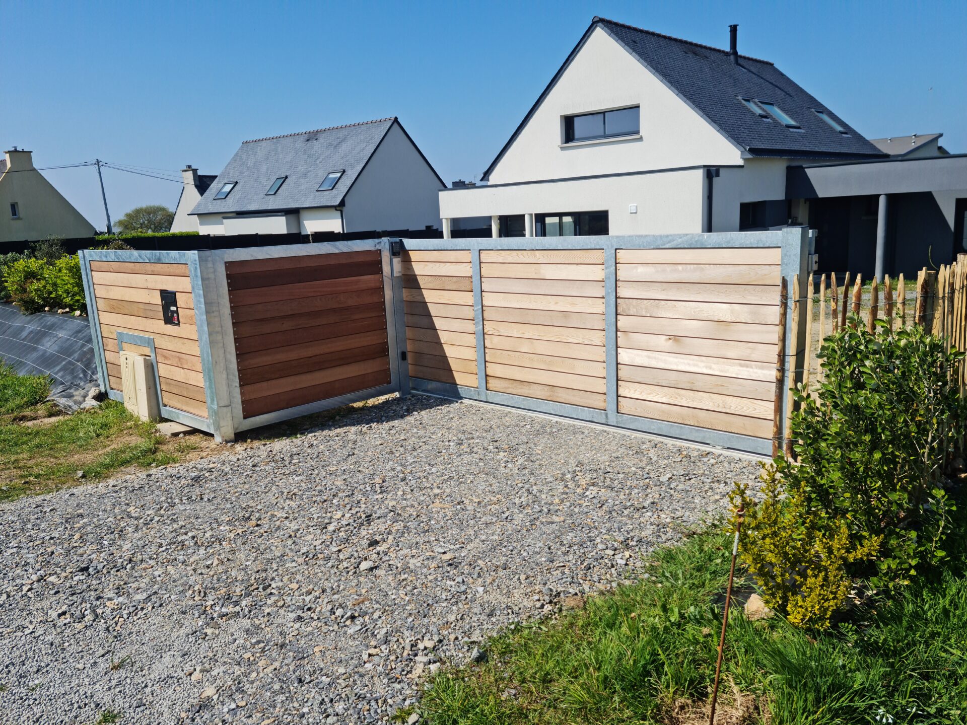 Portail en bois et métal 20250410 152652 1 - Portails - Quimper Brest